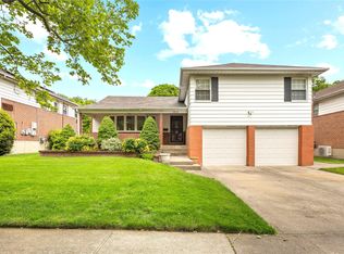 222-47 Garland Dr, Flushing, NY 11364
