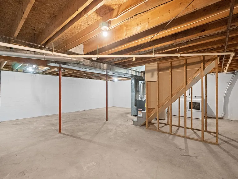 184 S Franklin St — Photo 30
