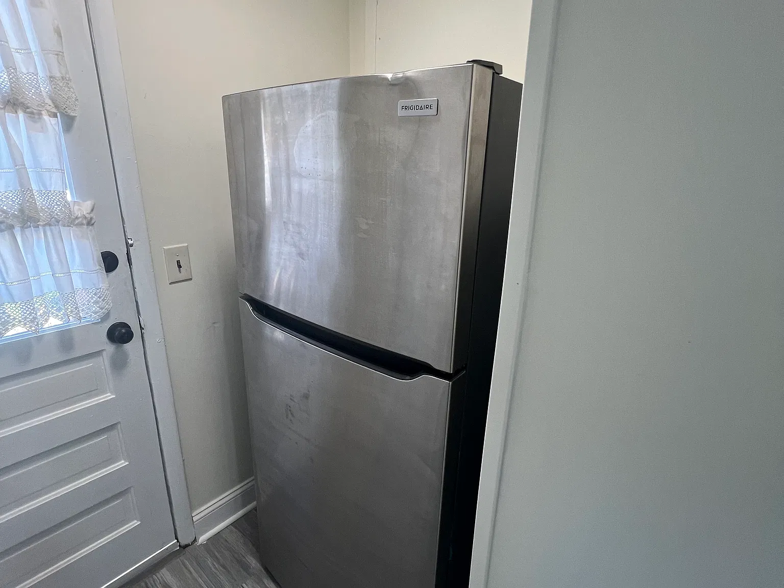 2 bed, 1.5 bath, 864 sqft, $1,800 — Photo 3