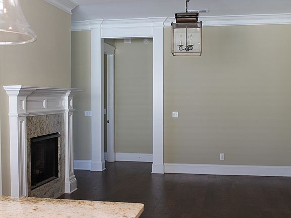 Dining Room to Master Bedroom Entry