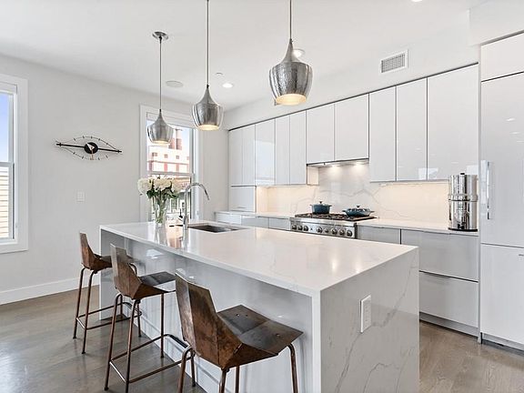 5th image of 584 E 3rd St #9