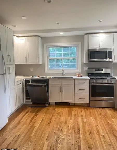 549 Broughton Ave #1 — Photo 6