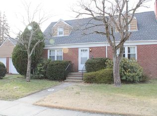 2310 Yorktown St, Oceanside, NY 11572