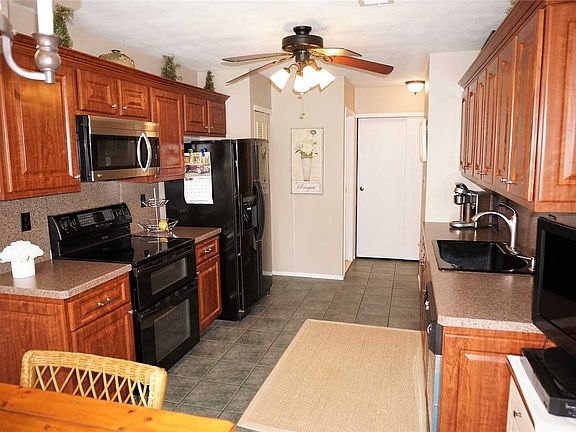 5th image of 23 Hampshire Ct