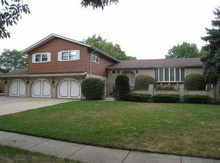 705 Ruskin Dr, Elk Grove Village, IL 60007