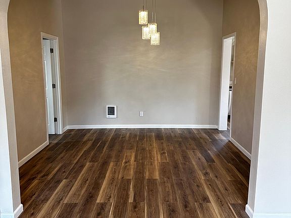 3rd image of 109 W Harris Ave