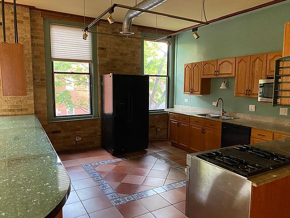 3rd image of 1846 W Henderson St #L