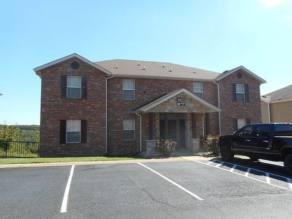 2nd image of 2913 Vineyards Pkwy APT 6