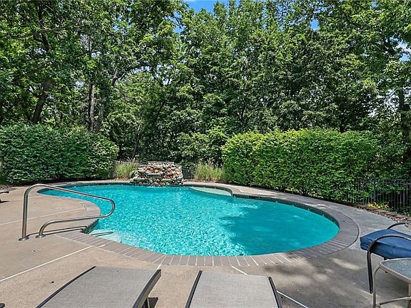 2nd image of 1915 NW Wildwood Ct