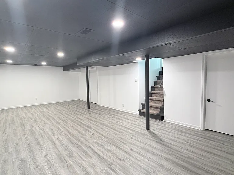 555 S Ruston Ave — Photo 10