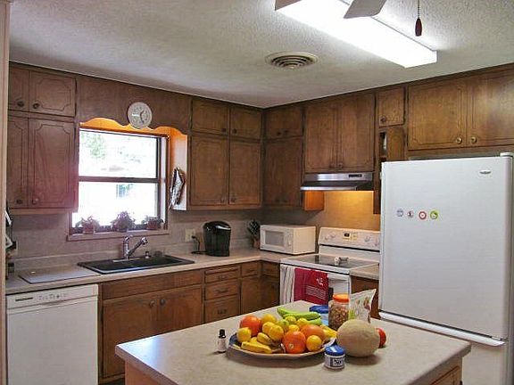 4th image of 202 Crestwood Dr