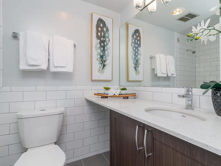 984 McKenzie Ave — Photo 16