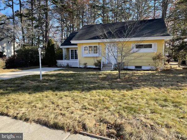 233 Bayview Dr, Absecon, NJ 08201