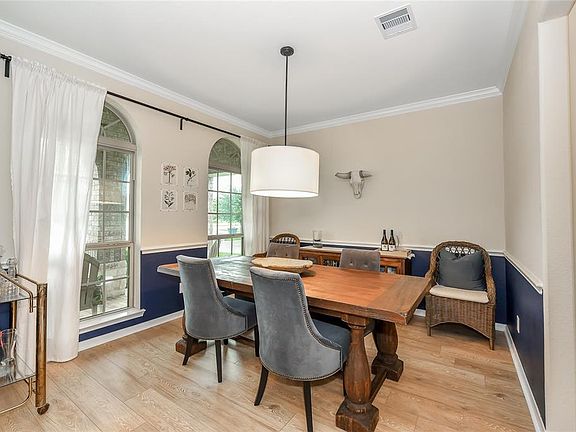5th image of 2453 Porto Way