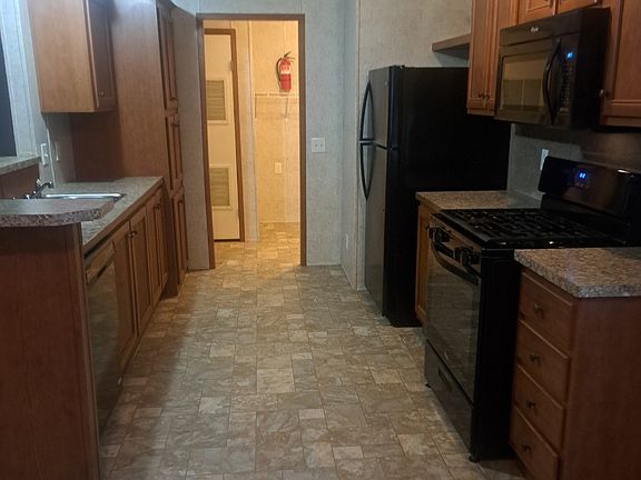 3rd image of 150 Rotterdam Ct