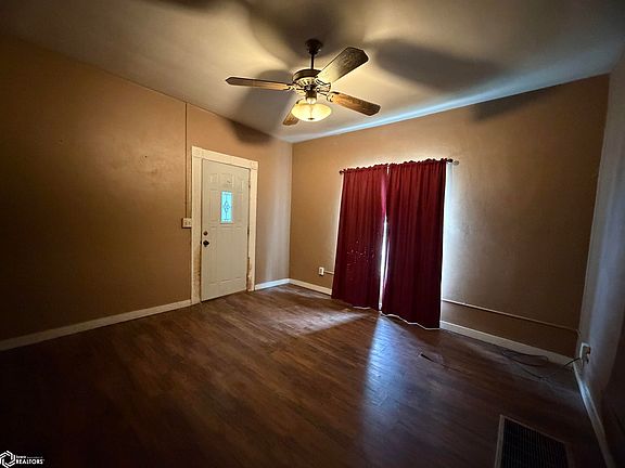 4th image of 903 S 5th Ave