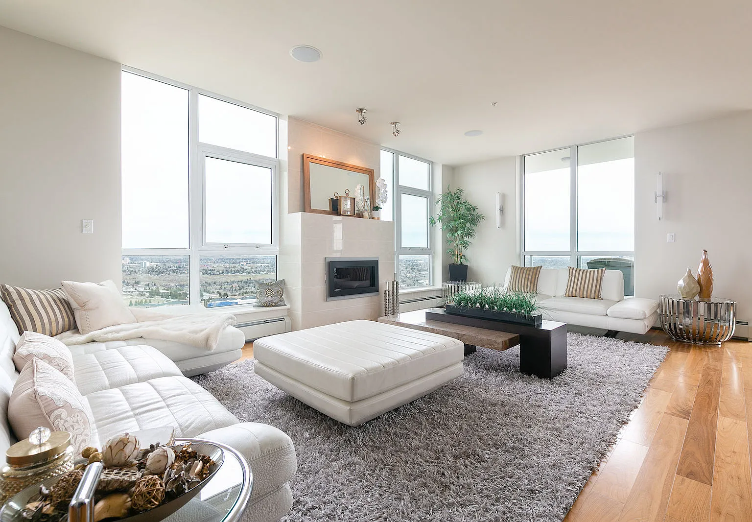 Spectacular 30th Floor Penthouse Oasis in the Sky! CIP202 — Photo 1