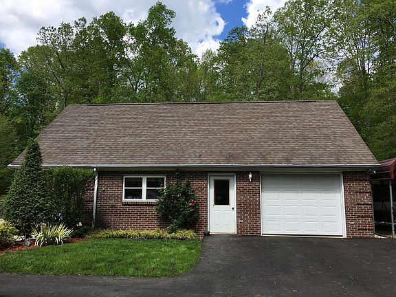 pool house/ detached garage