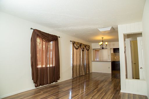 3rd image of 1317 Cambridge Dr