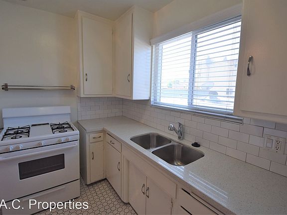3rd image of 825 S Orange Grove Ave APT A
