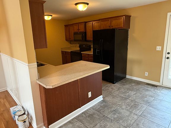 5th image of 870 Samantha Ln