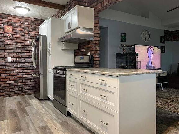 3rd image of 5901 Colonial St