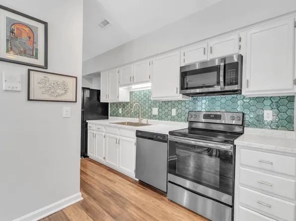 1320 Park Glen Dr APT 303, Raleigh, NC 27610