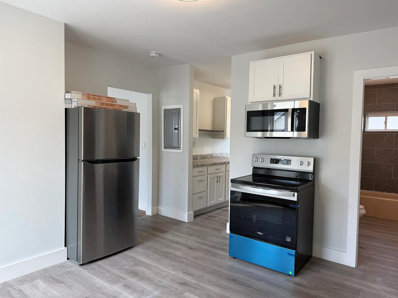3 bed, 1.0 bath, 1418 sqft, $2,800 — Photo 4