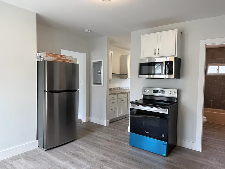 6 Holmes St #2 — Photo 4