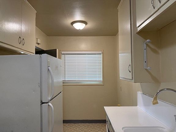 3rd image of 800 Mira Mar Ave APT 4