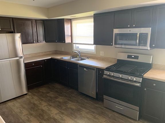 3rd image of 320 W 54th Ave