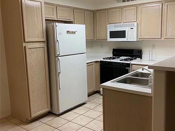 5th image of 3065 Casey Dr Unit 201