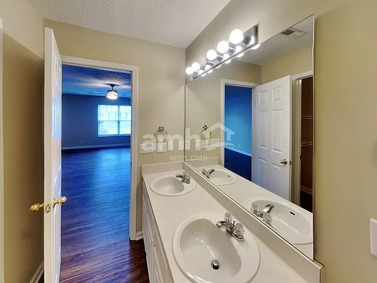 119 Crestwood Ln — Photo 12
