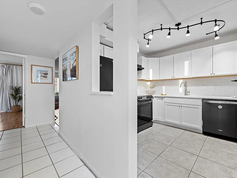 4500 N Flagler Dr #D16 — Photo 2