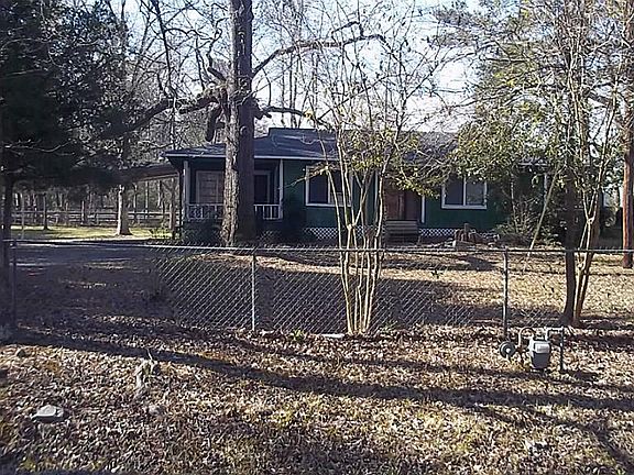 COUNTRY LIVING WITH PRIVACY AND GOOD NEIGHBORS