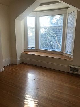 3rd image of 728 Taylor St