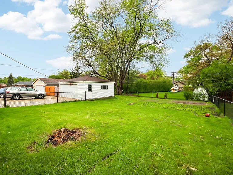 670 Lakeview Ln — Photo 37