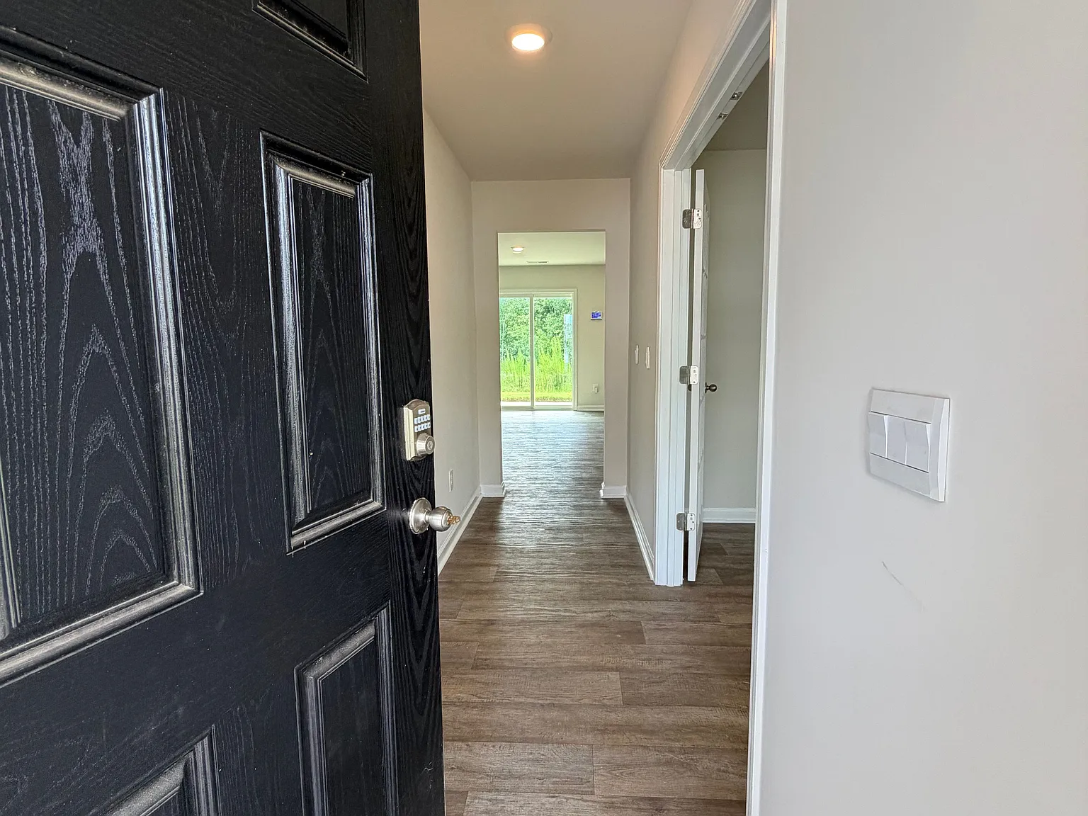 4 bed, 2.5 bath, 2175 sqft, $2,500 — Photo 2