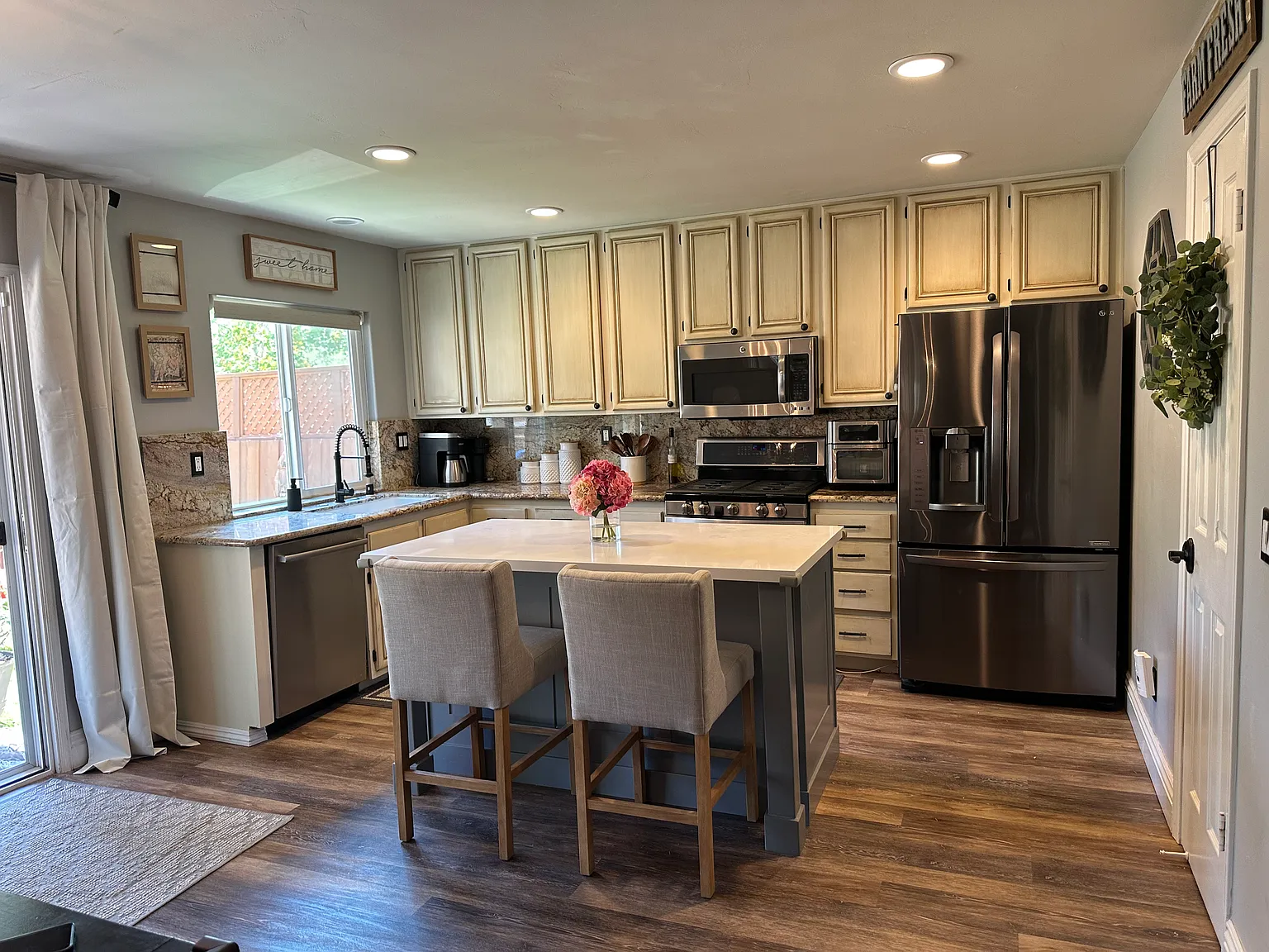 4 bed, 1556 sqft, $4,300 — Photo 4