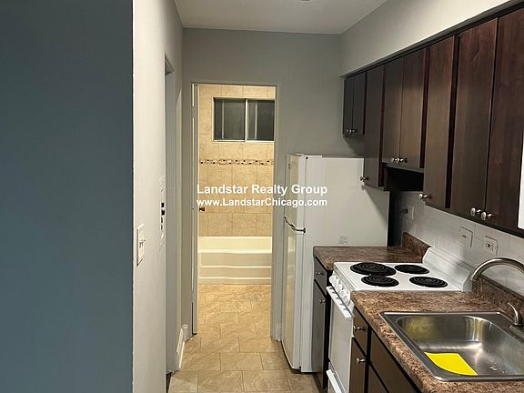 3rd image of 1735 W Bryn Mawr Ave APT 12