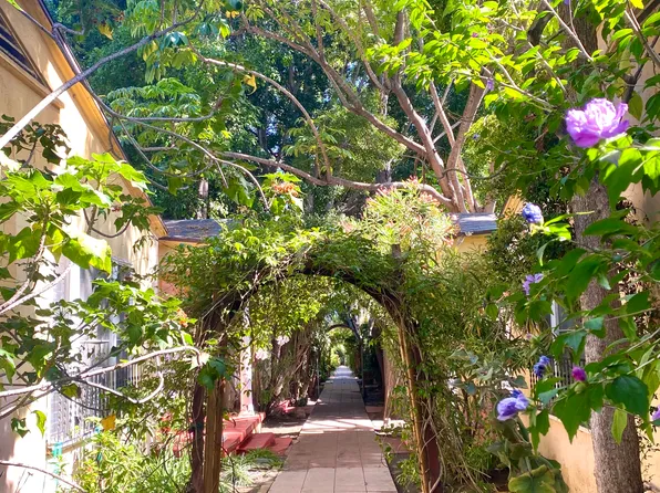 Fountain Village Cottages, 7264 Fountain Ave #85c7c895d, Los Angeles, CA 90046