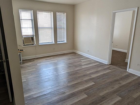 3rd image of 7604 S Essex Ave #302