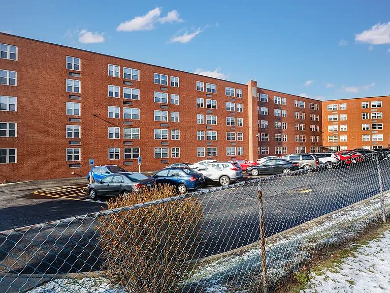 Forward Shady Apartments — Photo 5