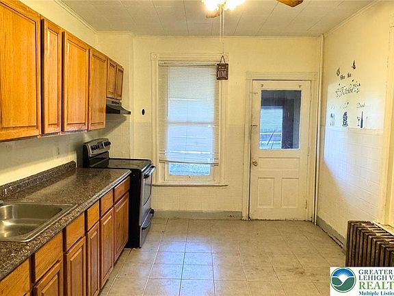 2nd image of 131 W Green St