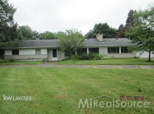 2825 Charnwood Dr, Troy, MI