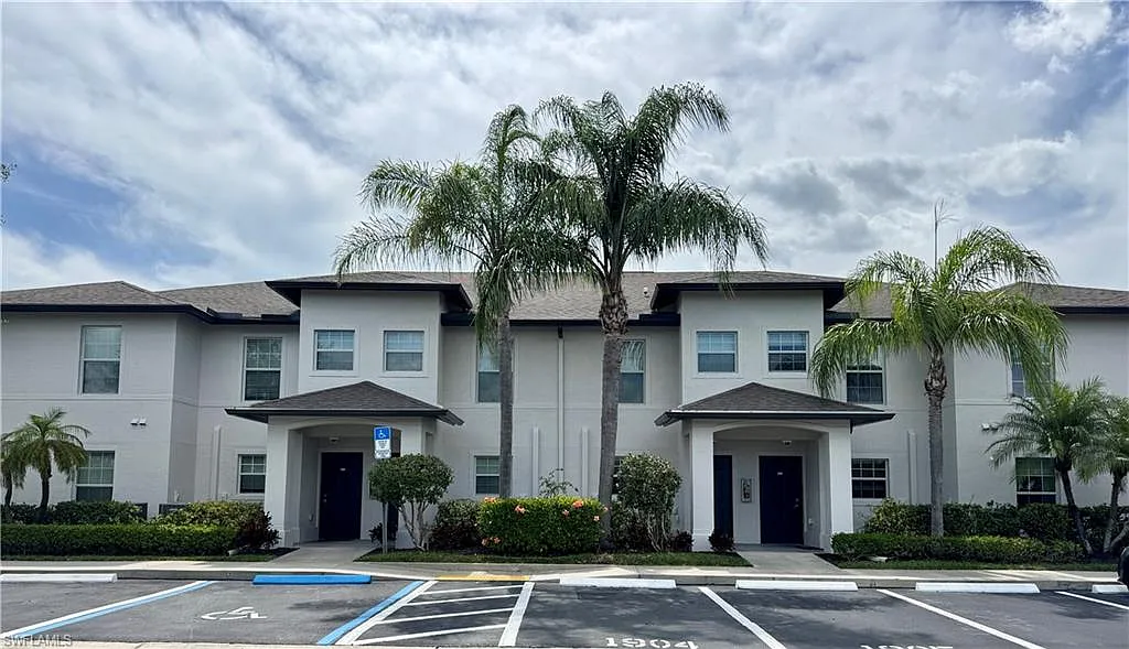 2 bed, 2.5 bath, 1425 sqft, $2,200 — Photo 1