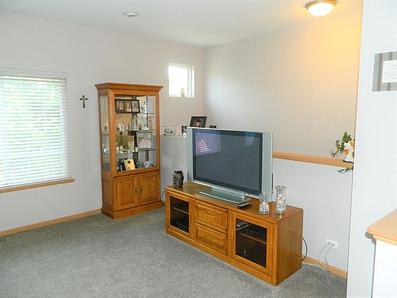 3rd image of 302 Southwicke Dr Unit 24