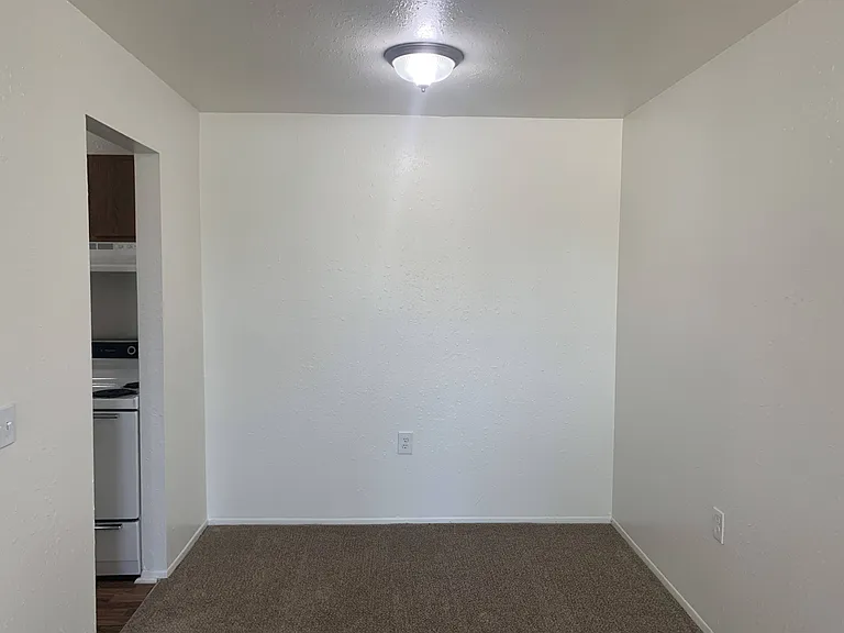 Windsor Place Apartments — Photo 129