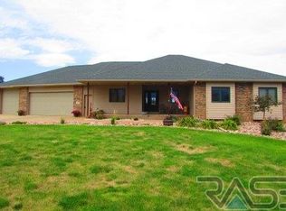 2406 E River Bluff Cir, Sioux Falls, SD 57110