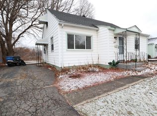 241 Chesterfield Dr, Rochester, NY 14612